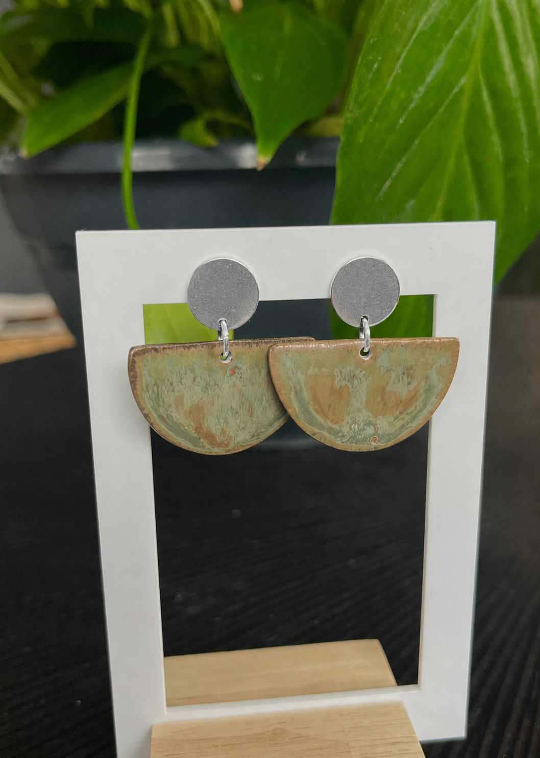 Boucles d'oreille céramique "Eclipse" nuances de verts