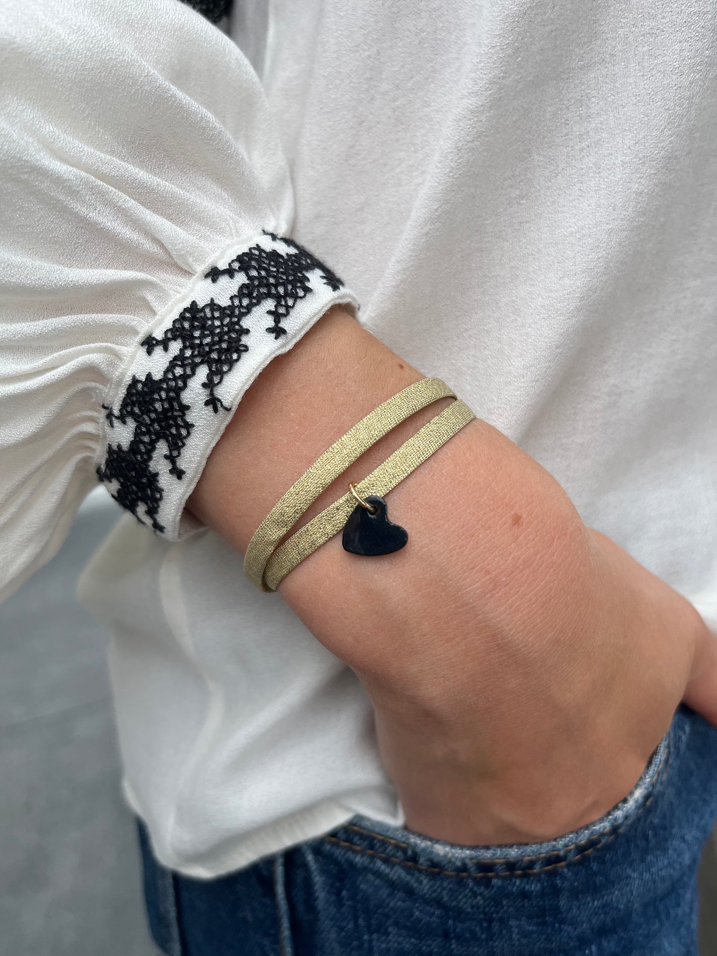 Bracelet doré coeur noir