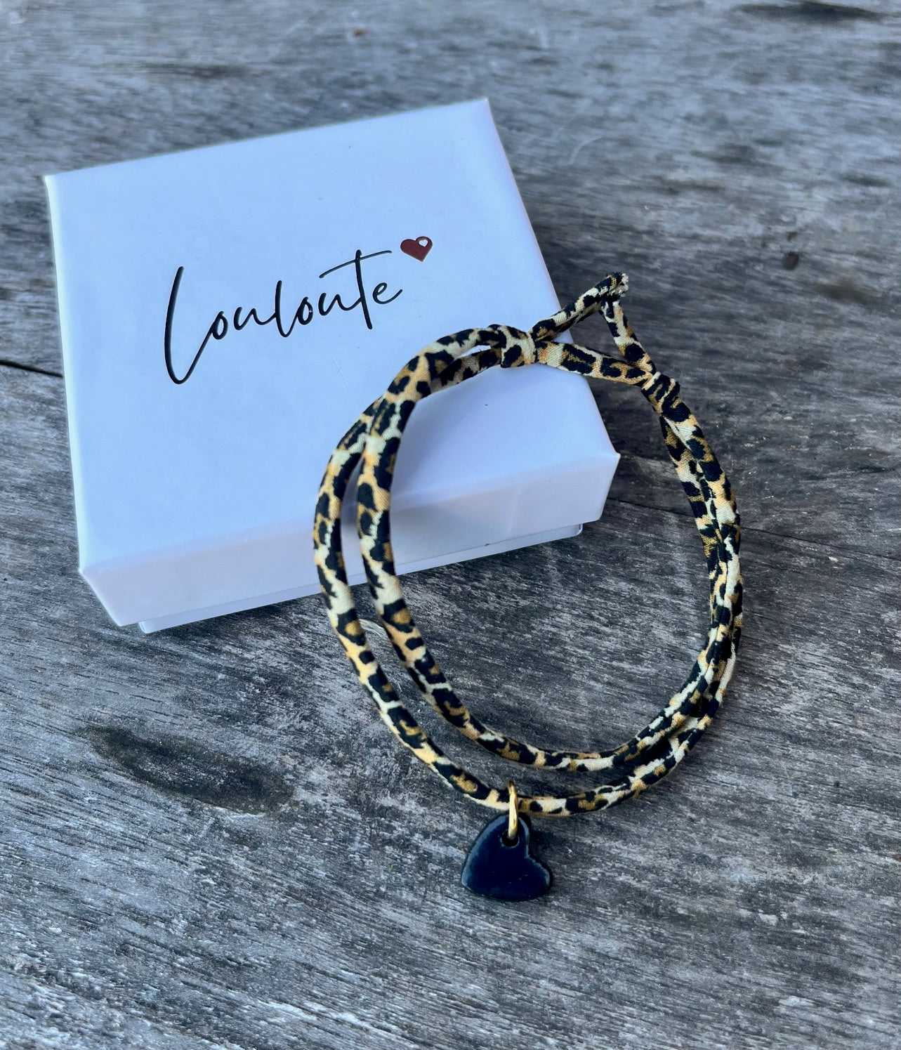 Bracelet tissu Léopard coeur noir