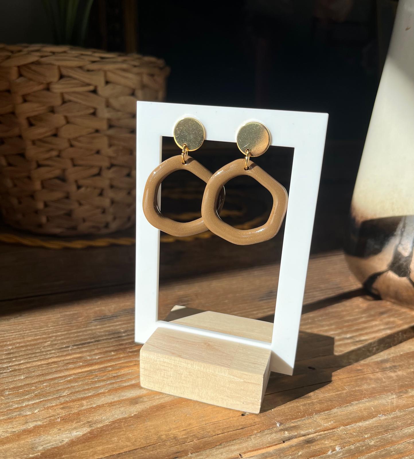 Boucles d'oreille chic marron