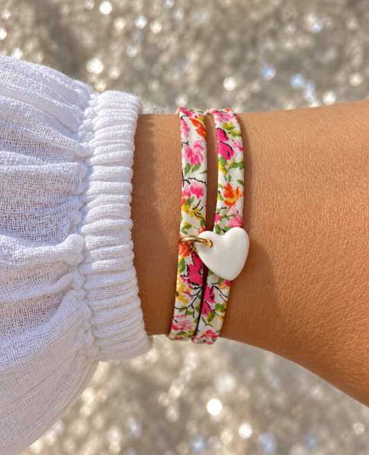 Bracelet tissu fleuri rose/vert, pendentif en céramique