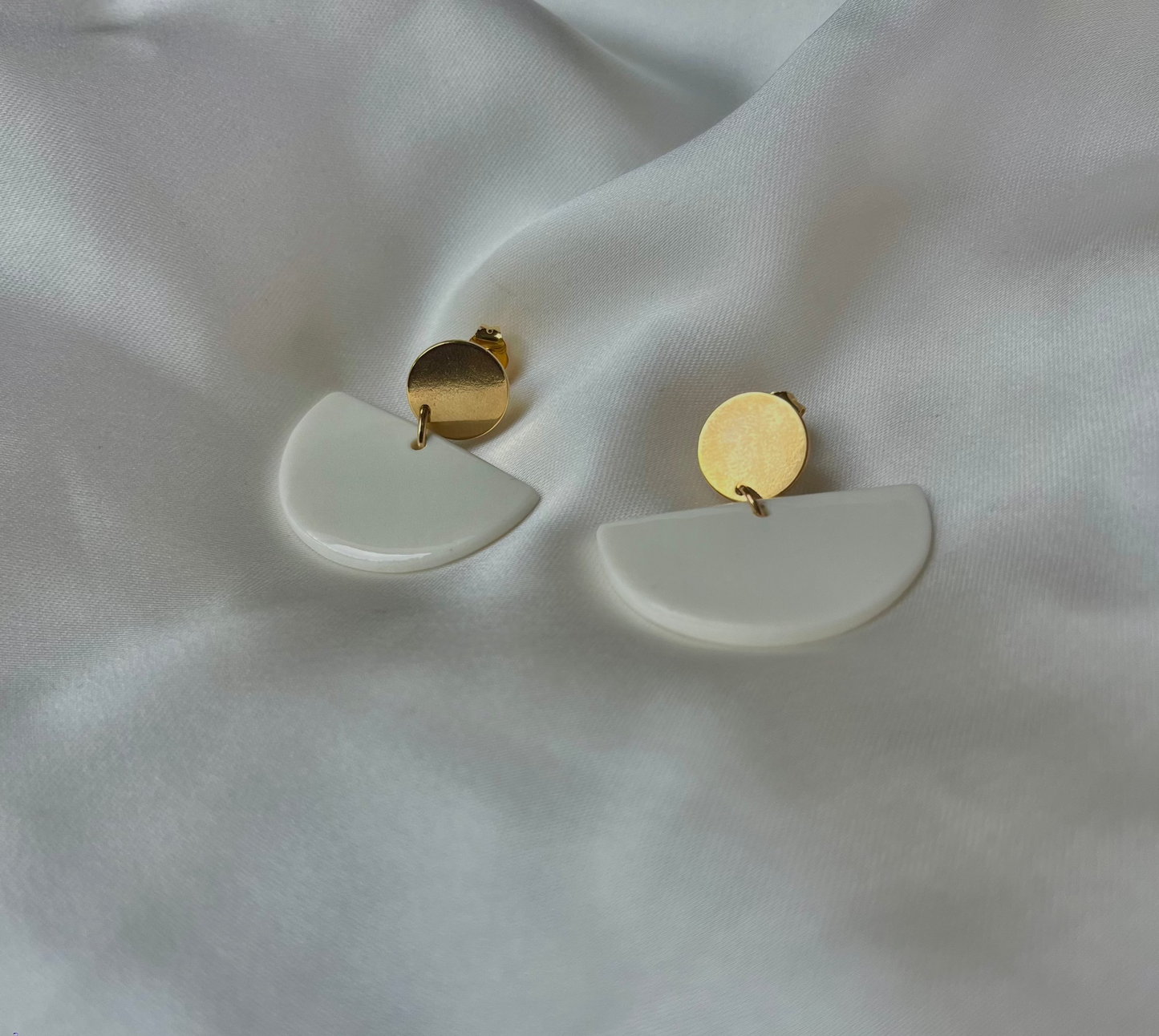 Boucles d'oreille en céramique "Eclipse" blanches