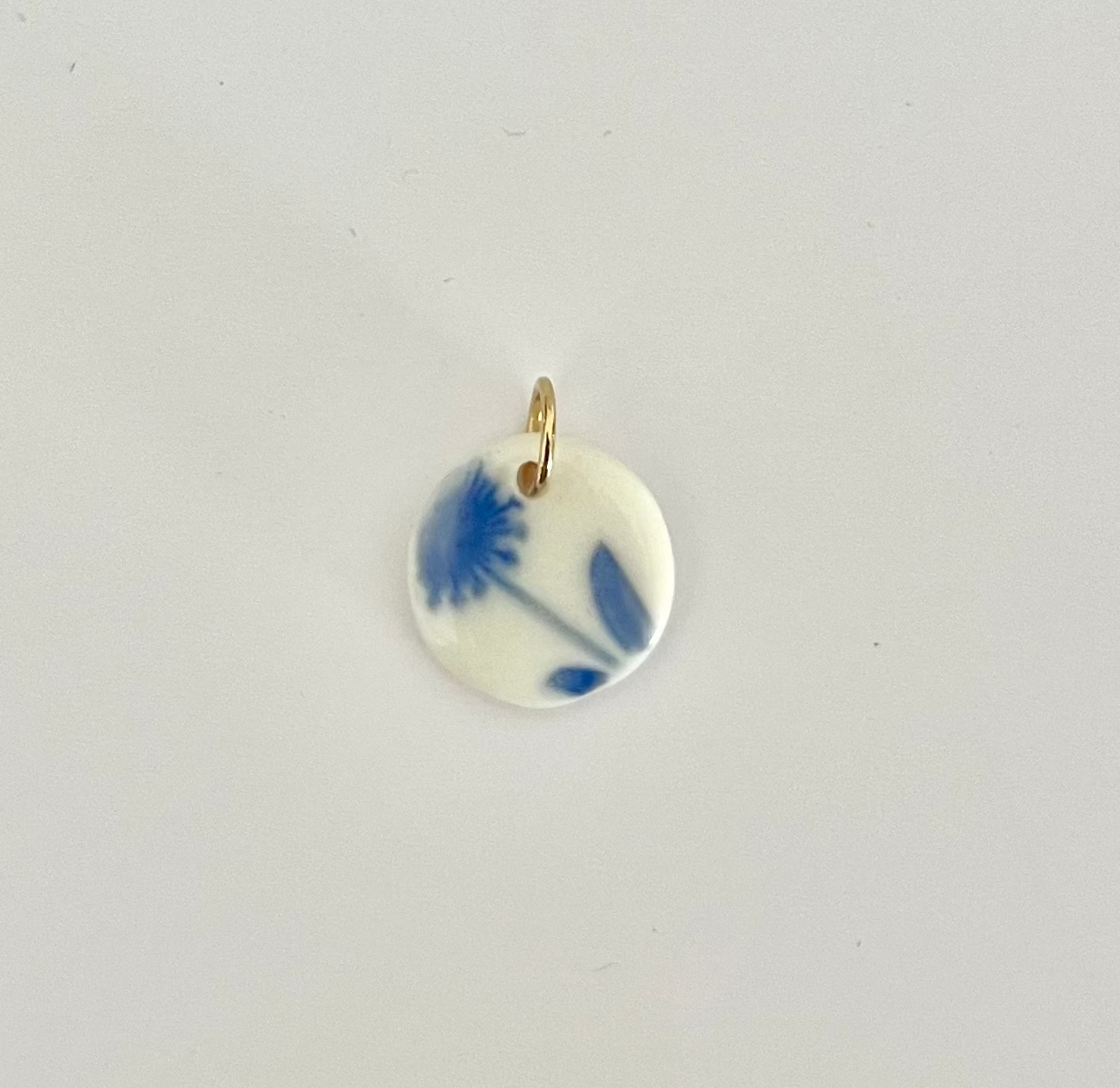 Pendentif en céramique bleu
