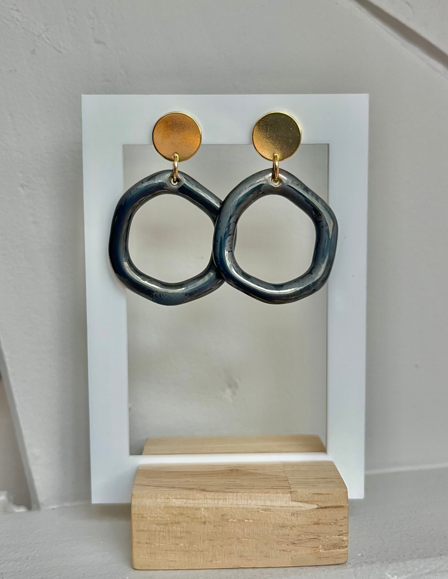 Boucles d'oreille chic nuances de noir
