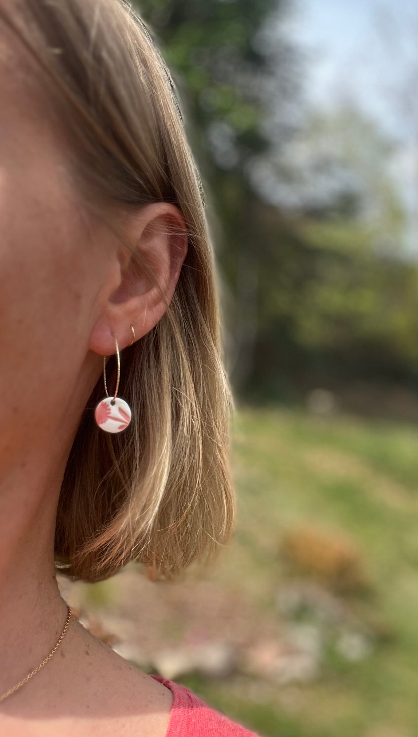 Boucles d'oreille fleurie corail