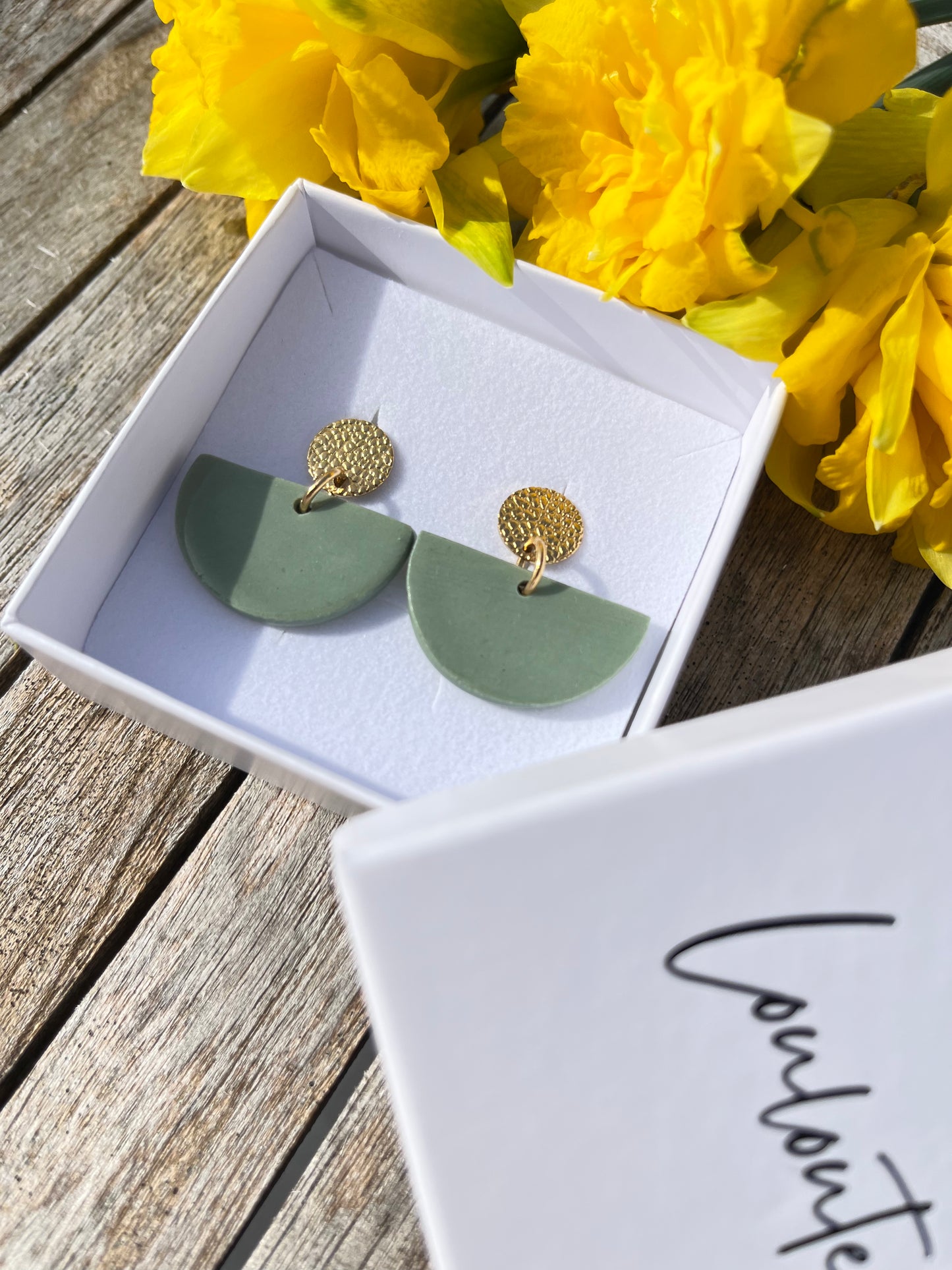 Boucles d'oreille Petites Eclipses, couleur vert d'eau