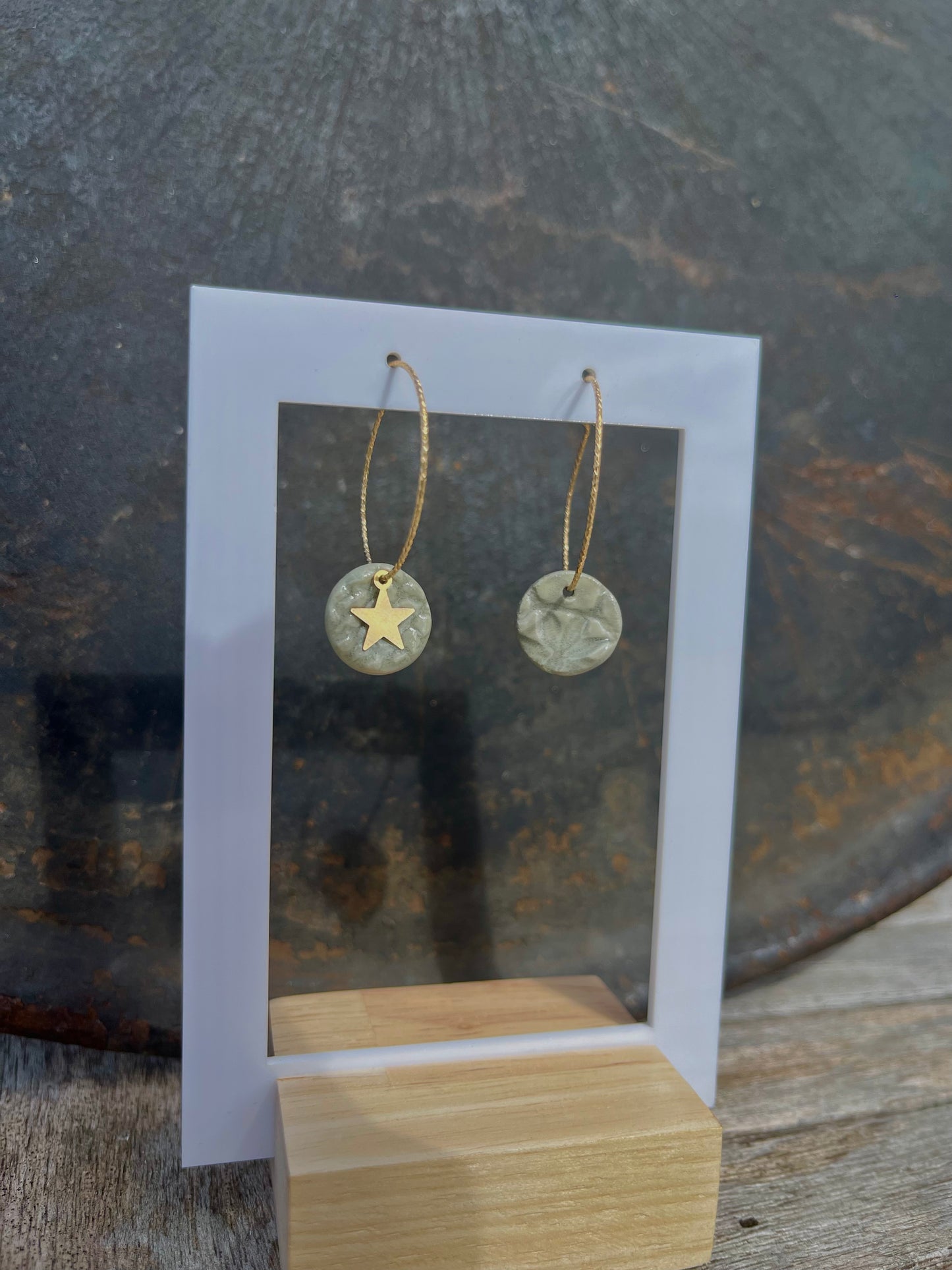 Boucles d'oreille céramique dentelle vertes